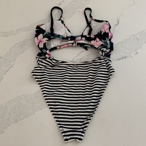 PINK Victoria’s Secret Hawaiian Floral Stripe Cut-Out One Piece Swimsuit - Picture 4 of 9